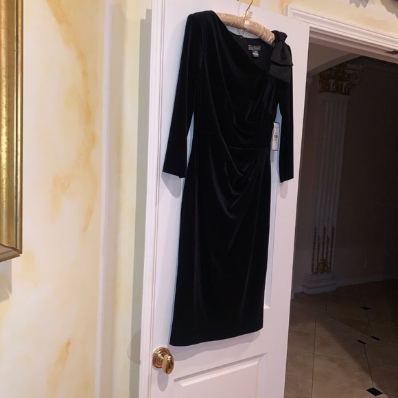 NWT - Jessica Howard Black Velvet dress with bow accent - Picture 3 of 12
